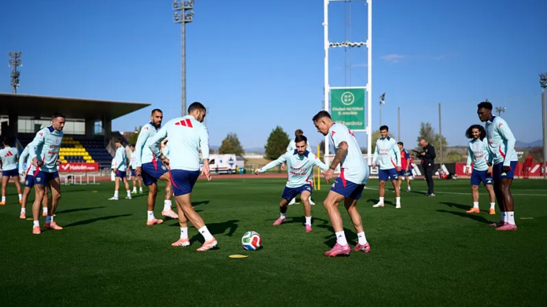 La DANA obliga a España a aplazar el viaje a Elche al sábado