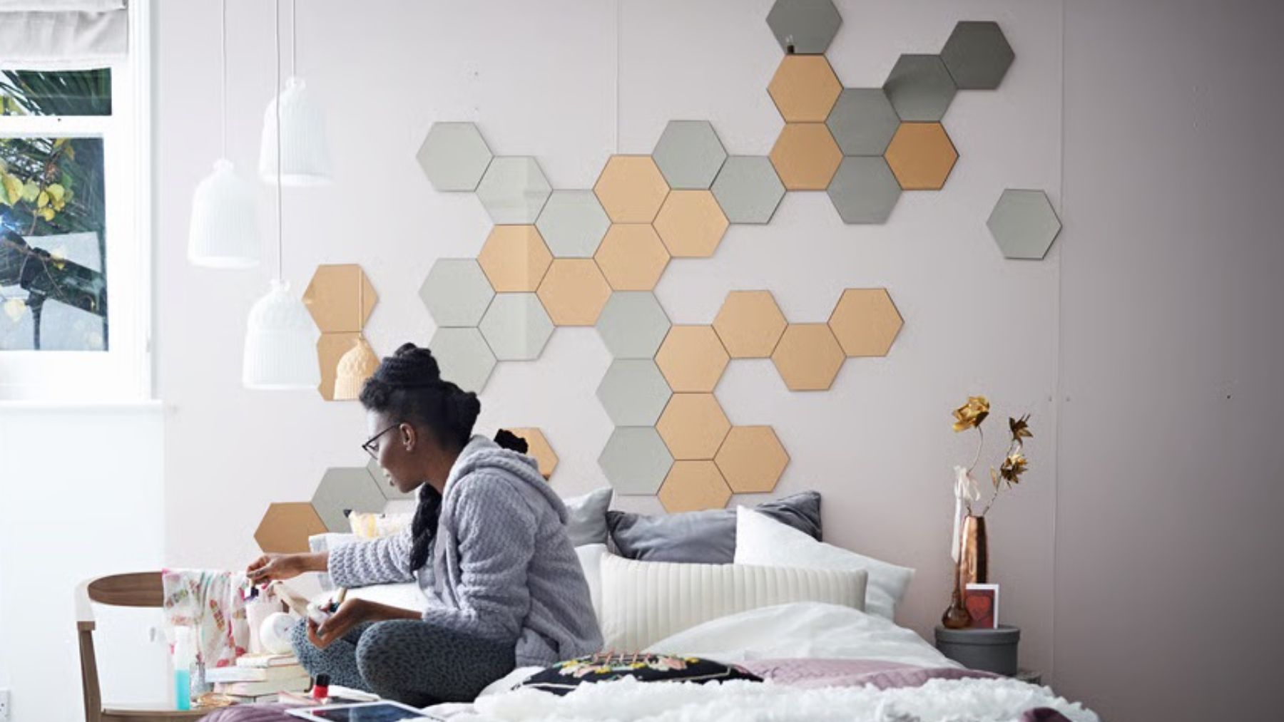 Adiós a los cuadros y jarrones: la nueva forma de decorar tu casa según los arquitectos es mucho más elegante