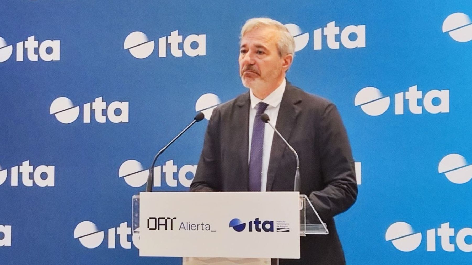 Azcón pide la dimisión de Alegría por mentir sobre el Parador de Teruel: «Sí hubo fiesta con prostitutas»