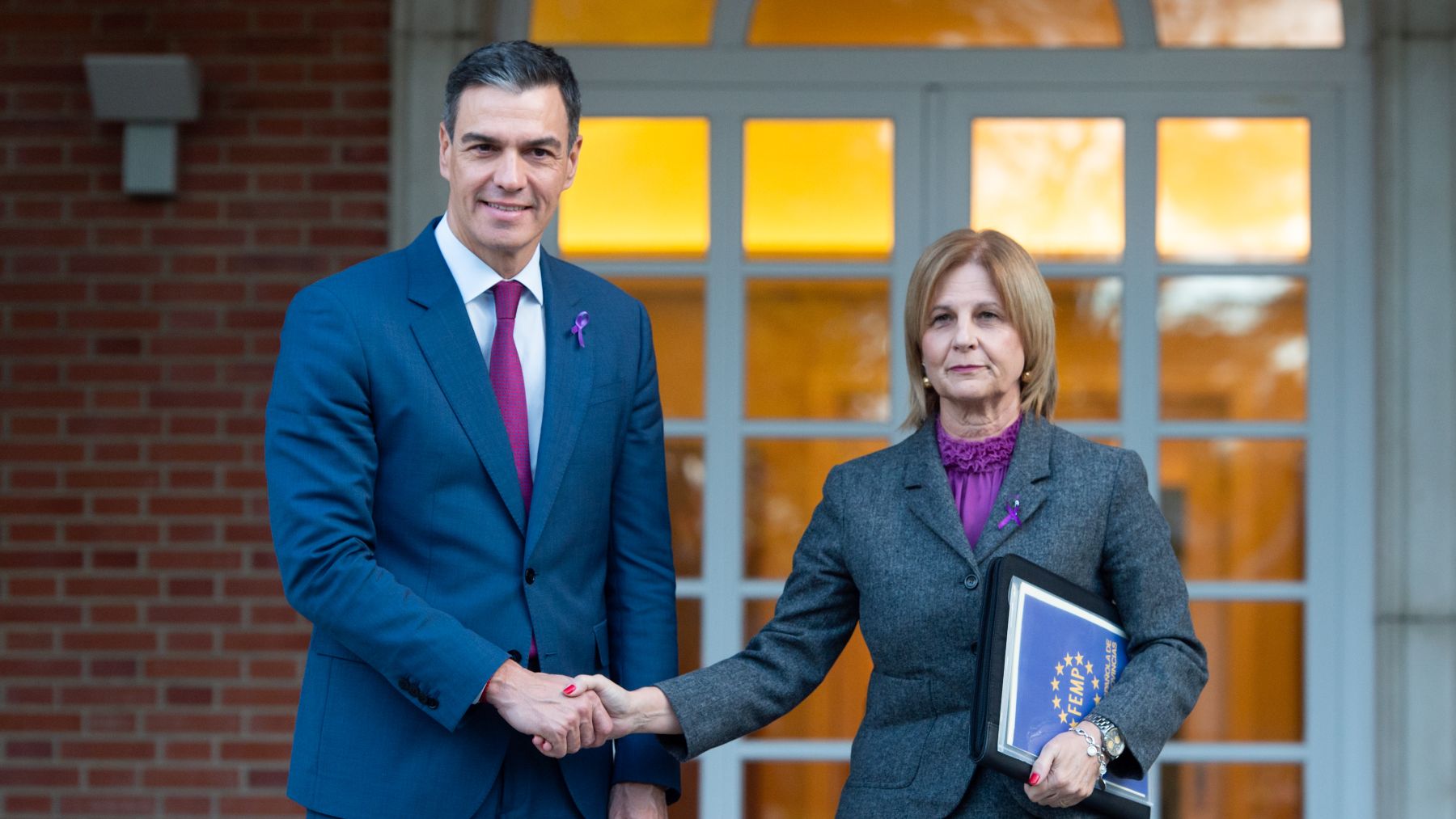 Sánchez asfixia a los ayuntamientos por la falta de presupuestos: transporte y ayudas sociales en riesgo