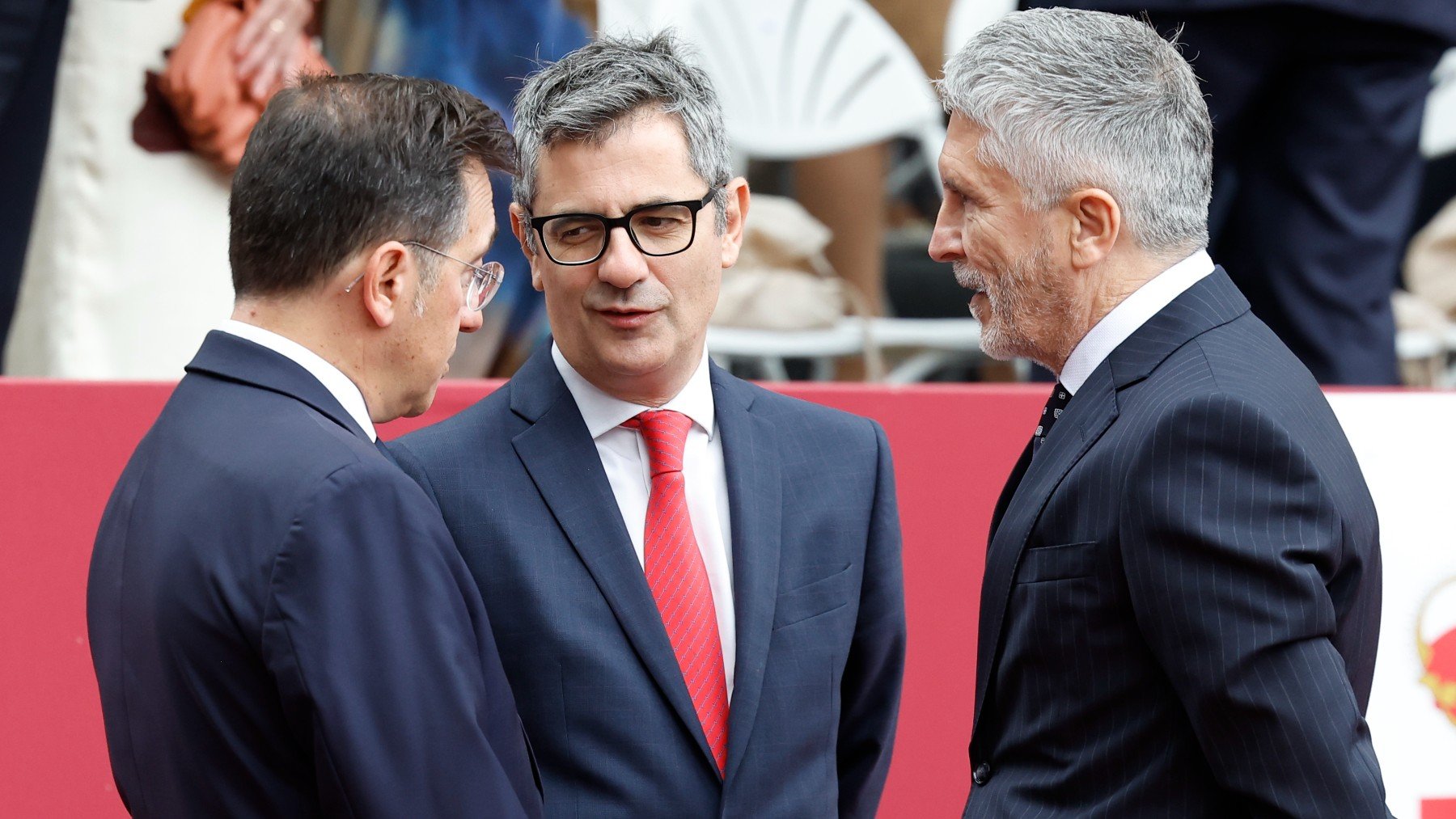El Gobierno ataca al juez Peinado en los corrillos del 12-O: «Flaco favor hace a la Justicia»