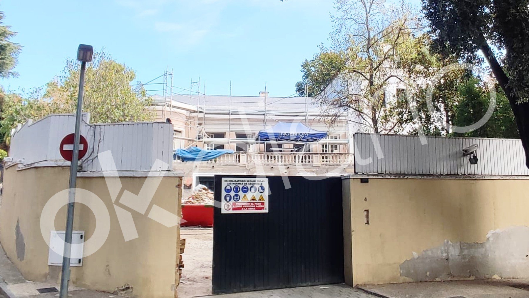 Exterior de la mansión de Espinosa de los Monteros en Puerta de Hierro. (Foto: OKDIARIO)