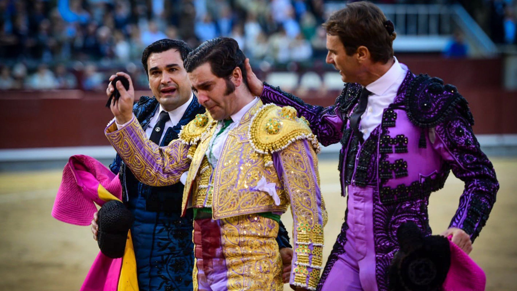 Morante de la Puebla se corta la coleta.