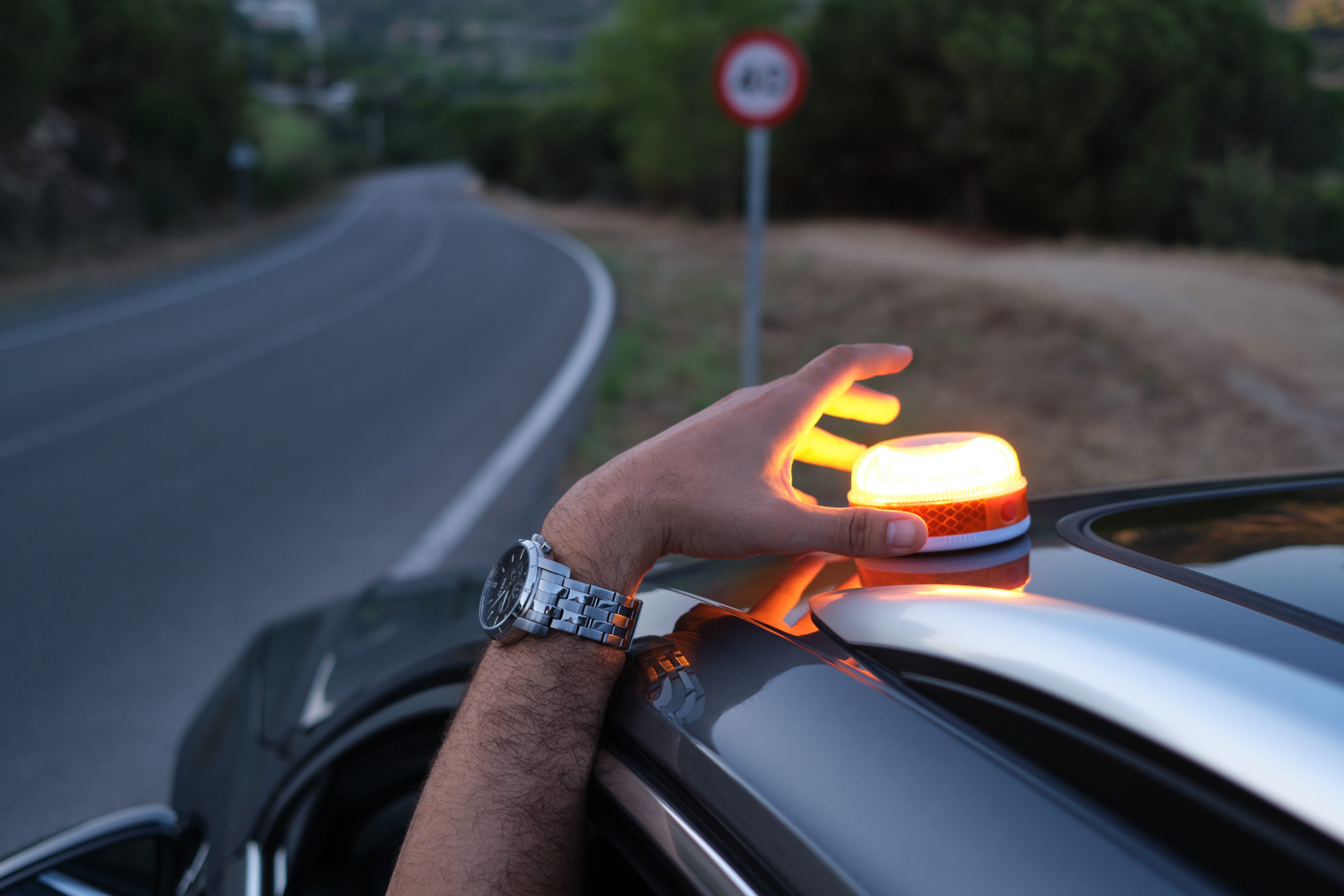 Baliza de señalización de emergencia. @ Adobe Stock