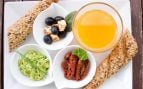 Por qué no debes desayunar tostadas y zumo de naranja, qué pasa si desayunas zumo, consejo de una nutricionista sobre el desayuno, consejos nutricionales de Elena García, nutricionista consejos para el desayuno.