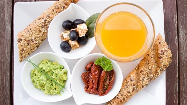 Por qué no debes desayunar tostadas y zumo de naranja, qué pasa si desayunas zumo, consejo de una nutricionista sobre el desayuno, consejos nutricionales de Elena García, nutricionista consejos para el desayuno.
