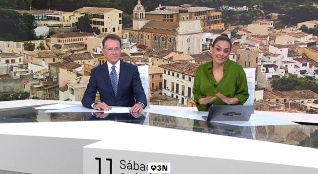 Matías Prats y Mónica Carrillo en el plató de 'Antena 3 Noticias' (Atresmedia).