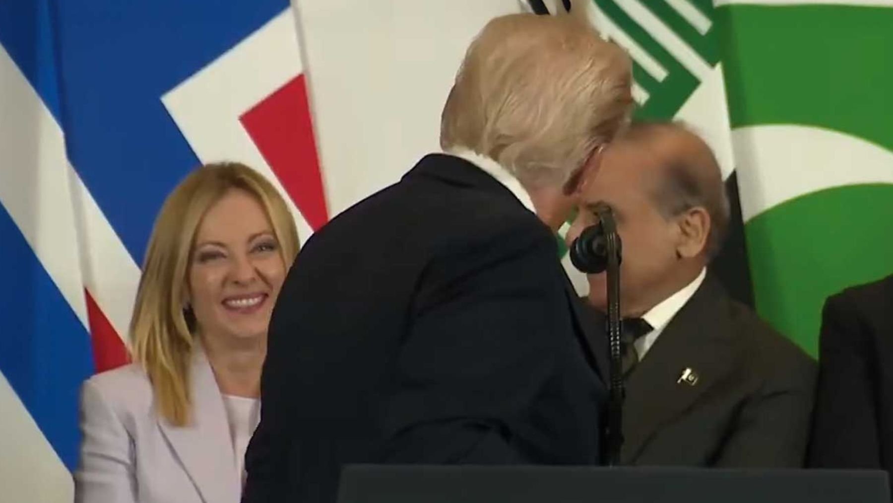 Trump piropea a Meloni frente al resto de líderes mundiales: «No sé si se me permite, pero me arriesgaré»