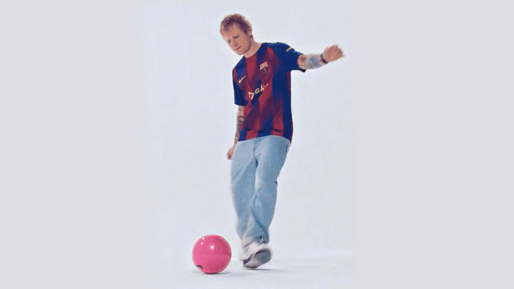 El Barcelona llevará a Ed Sheeran en su camiseta del Clásico