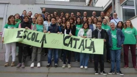 Pancarta del consejo escolar y de la dirección del IES Santa Margalida en Mallorca.