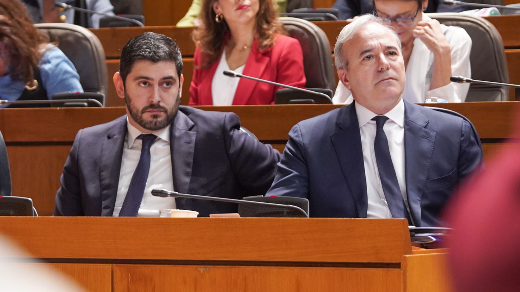 Alejandro Nolasco (Vox) y Jorge Azcón (PP).
