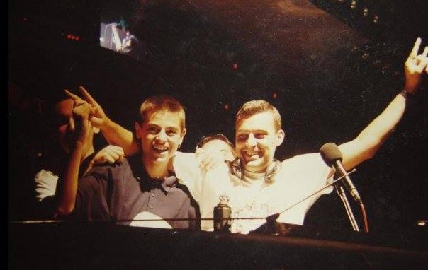 Peter MC, hermano de Sonia Monroy fallecido, en la cabina de la discoteca Anonim (Facebook).
