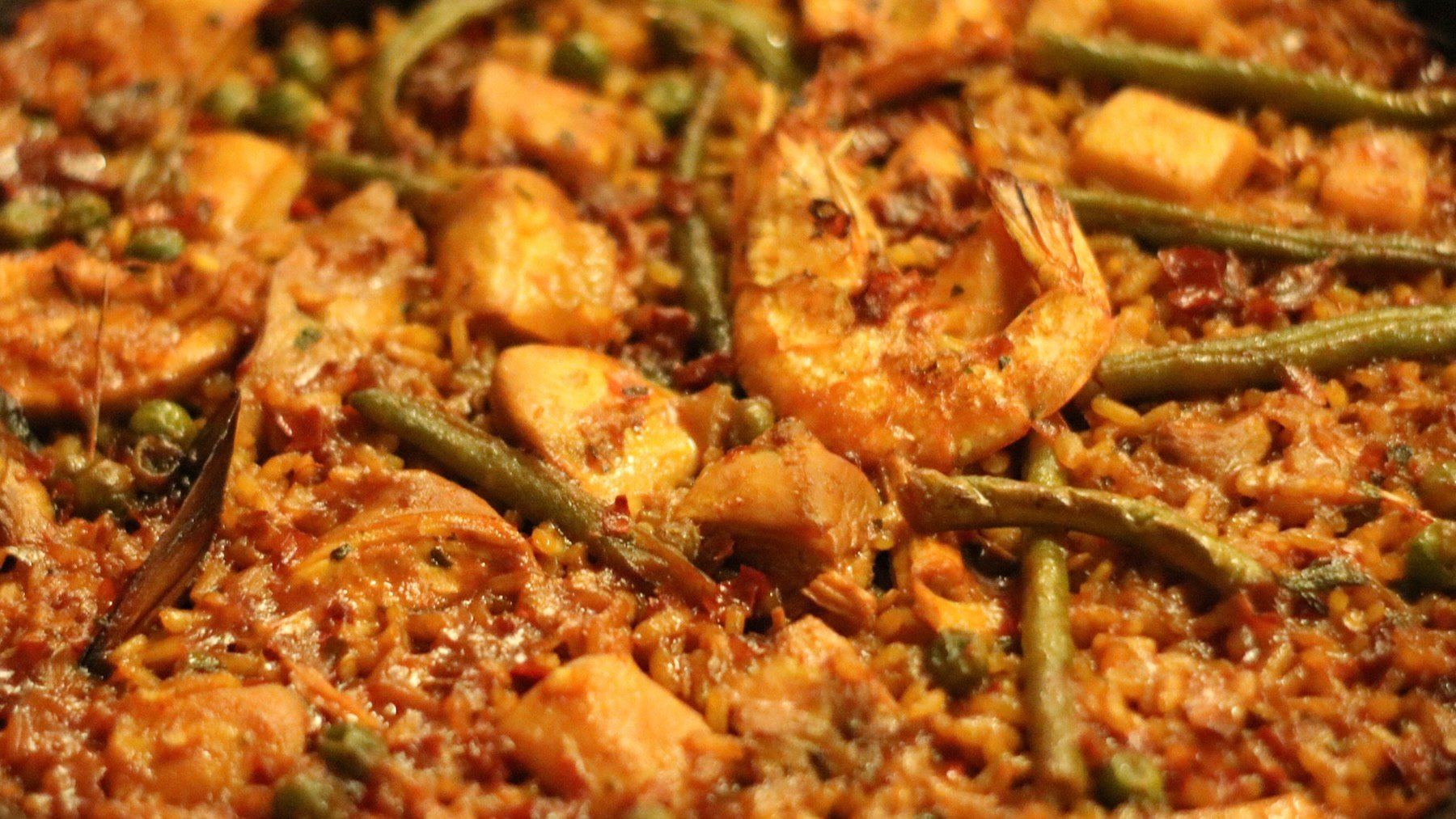 Paella. Imagen: Tsumugii.