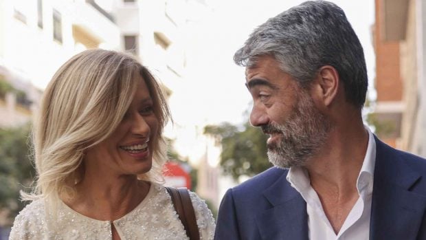 Susanna Griso y Luis Enríquez en plena calle (Foto: Gtres).