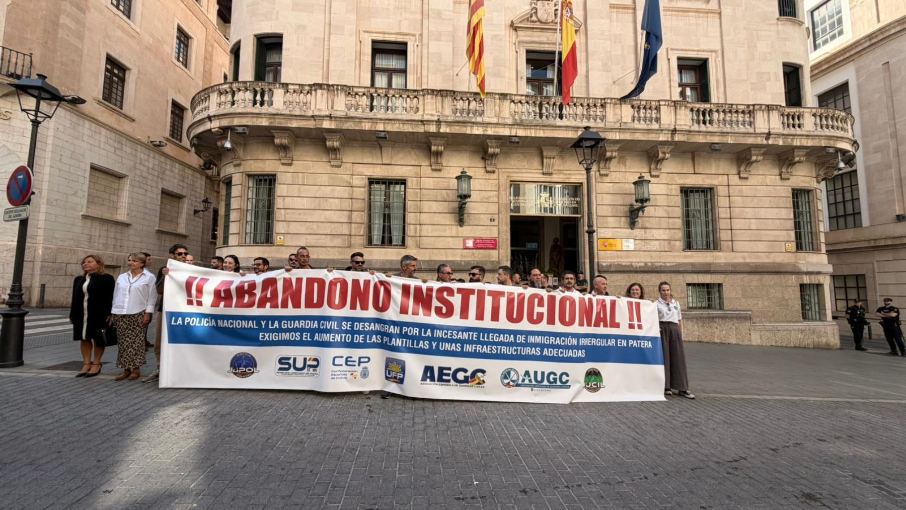 Policías nacionales y guardias civiles se manifiestan para reclamar la falta de 800 agentes en Baleares