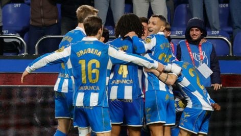 Los jugadores del Deportivo de La Coruña celebran el gol. (EFE)