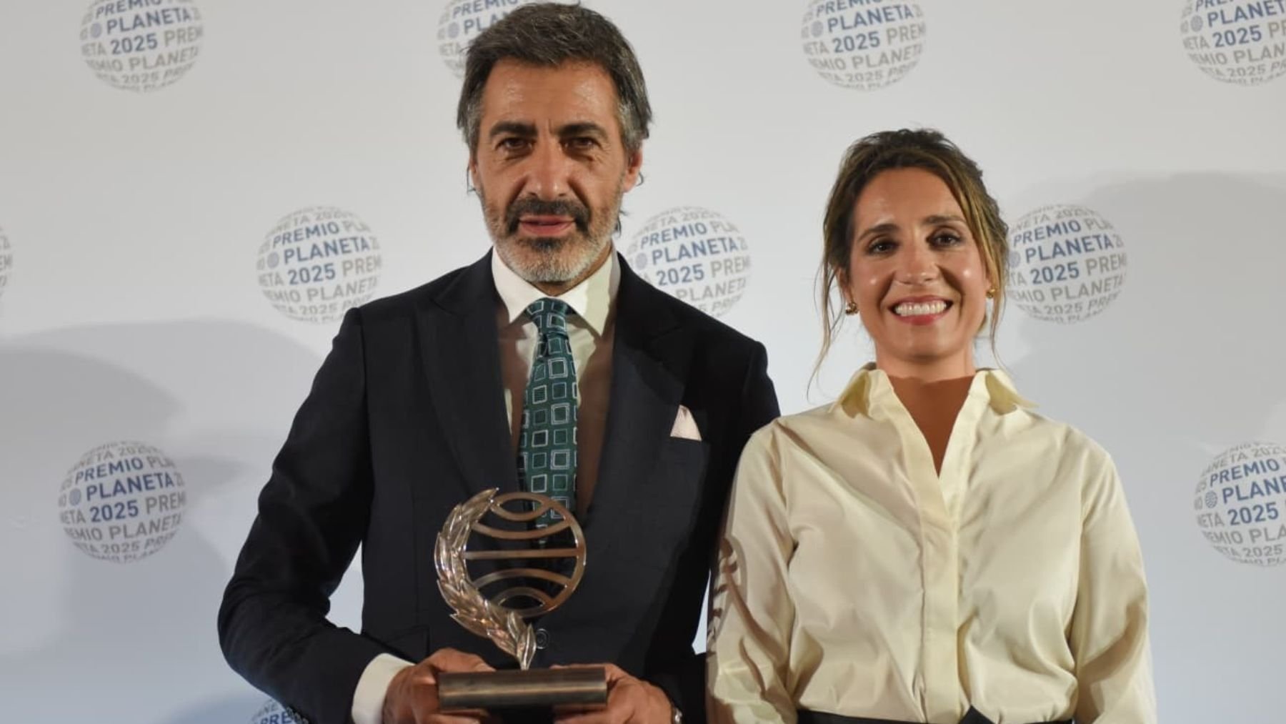 Juan del Val Planeta, Ángela Banzas