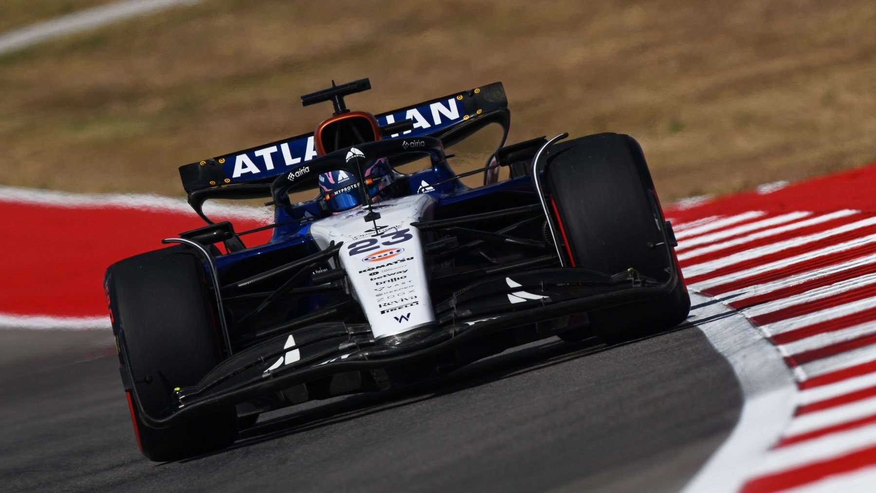 Verstappen le gana la primera batalla a los McLaren en Estados Unidos con los españoles dando la cara