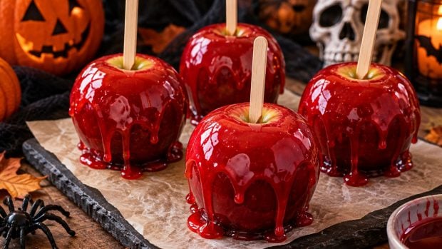 Receta de manzanas de caramelo "envenenadas" paso a paso