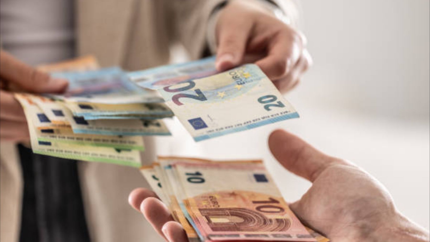 padres donar dinero hijos