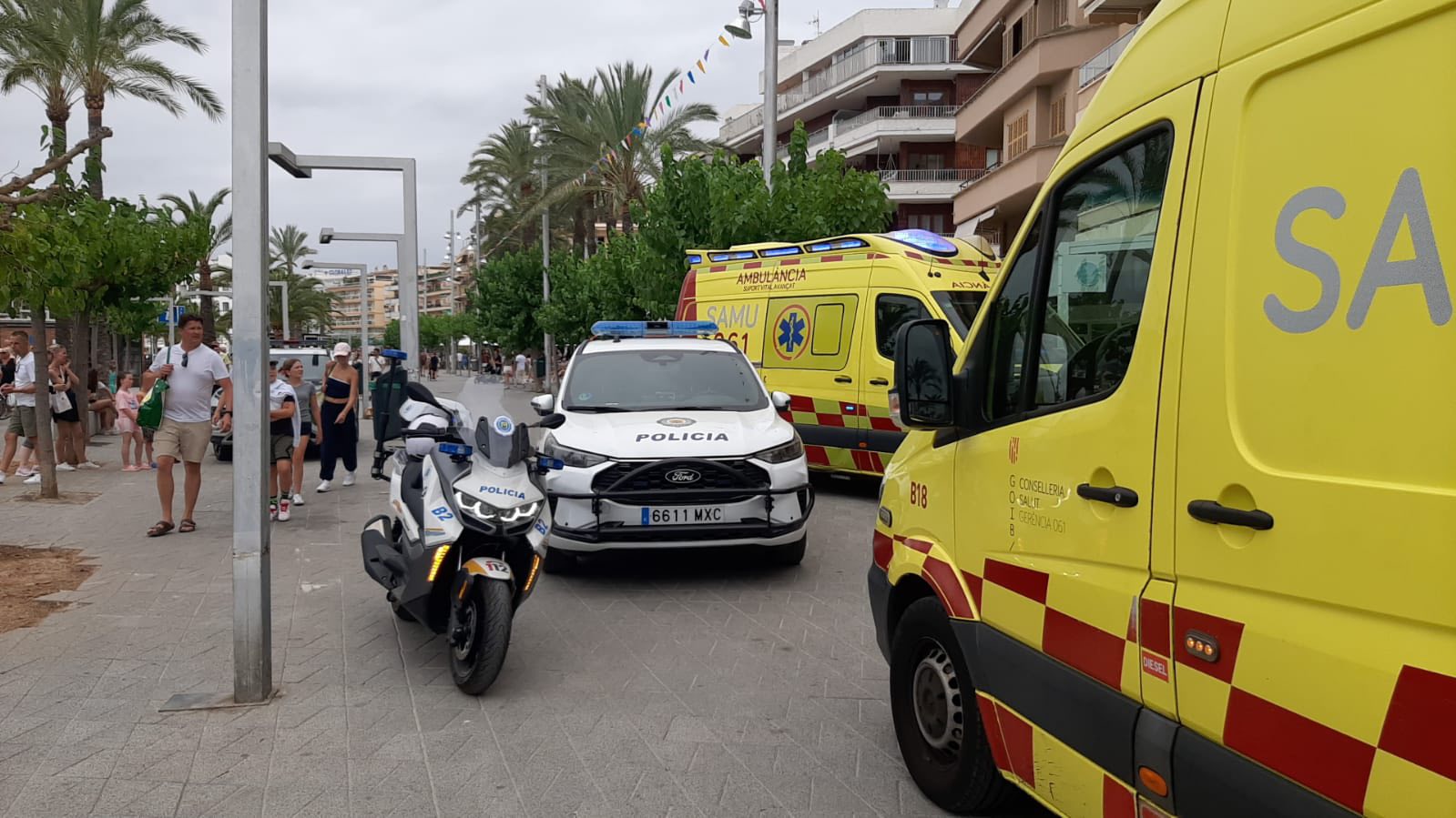 Equipos de emergencia acudieron al lugar del suceso para atender a la víctima.
