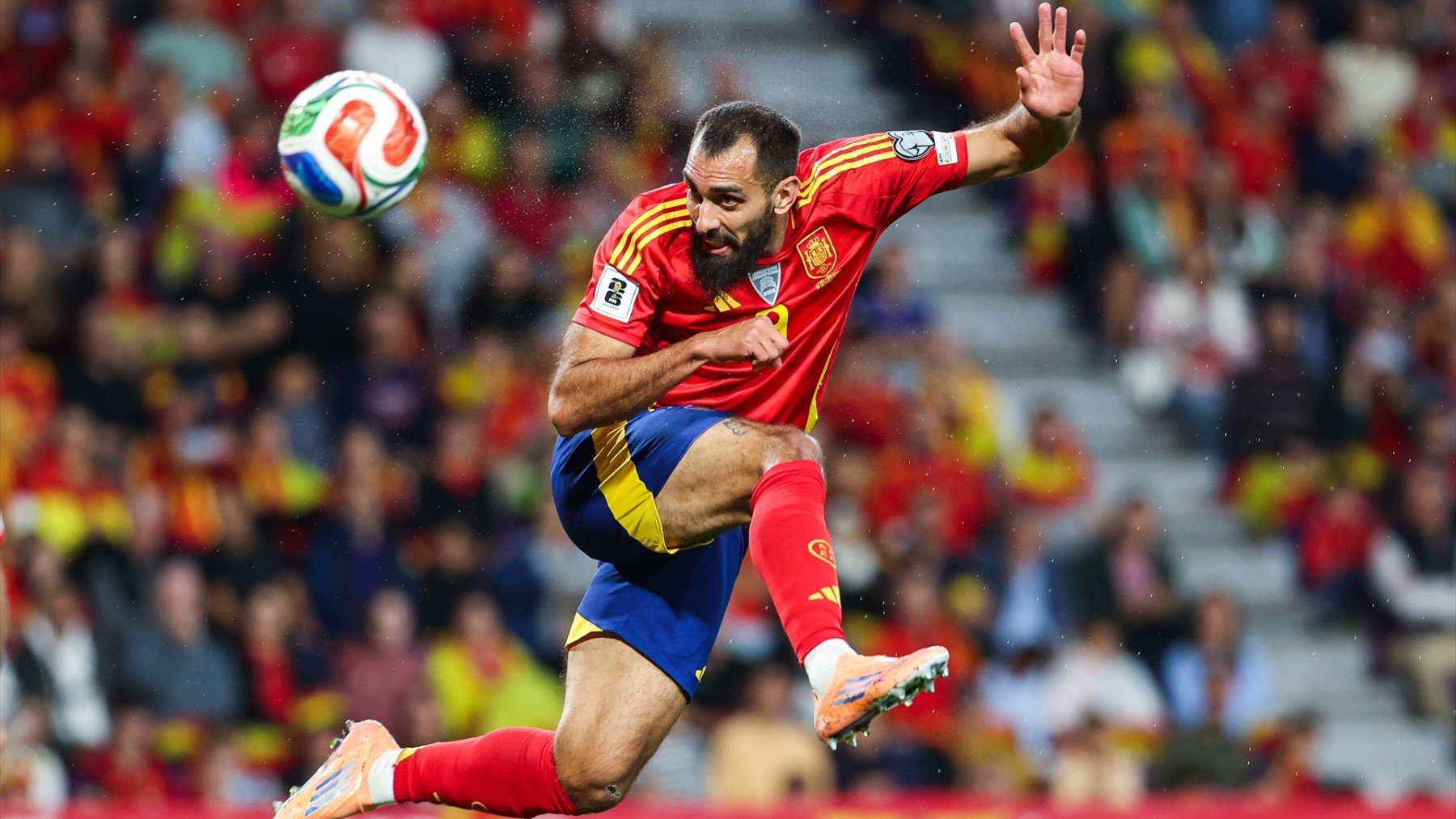 Borja Iglesias, en un partido con la selección. (Europa Press)