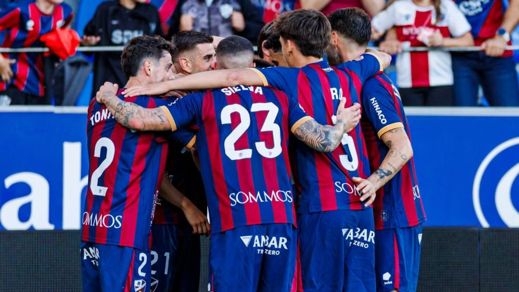 Los jugadores del SD Huesca celebrando un gol. (SD Huesca)