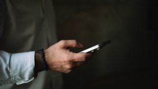 eliminar datos personales iPhone