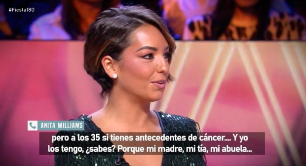 Anita Williams habla con el equipo de 'Fiesta'. (Mediaset)