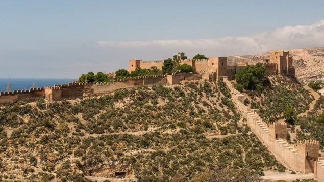 Okupas en la mayor fortaleza árabe de España, okupas en Almería, okupación, okupas en la Alcazaba de Almería, okupación en Almería, pareja de okupas en la Alcazaba de Almería.