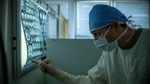 Consejo de un neurocirujano para mejorar tu salud, error que debes dejar de cometer según un neurocirujano, peligros de consumir alcohol para los médicos, por qué los médicos no recomiendan emborracharte.