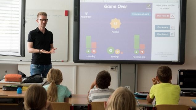 Maestro de primaria se queja de las condiciones de los profesores, profesor de primaria denuncia la actitud de padres e hijos, padres que insultan al maestro, profesor viral en redes sociales.