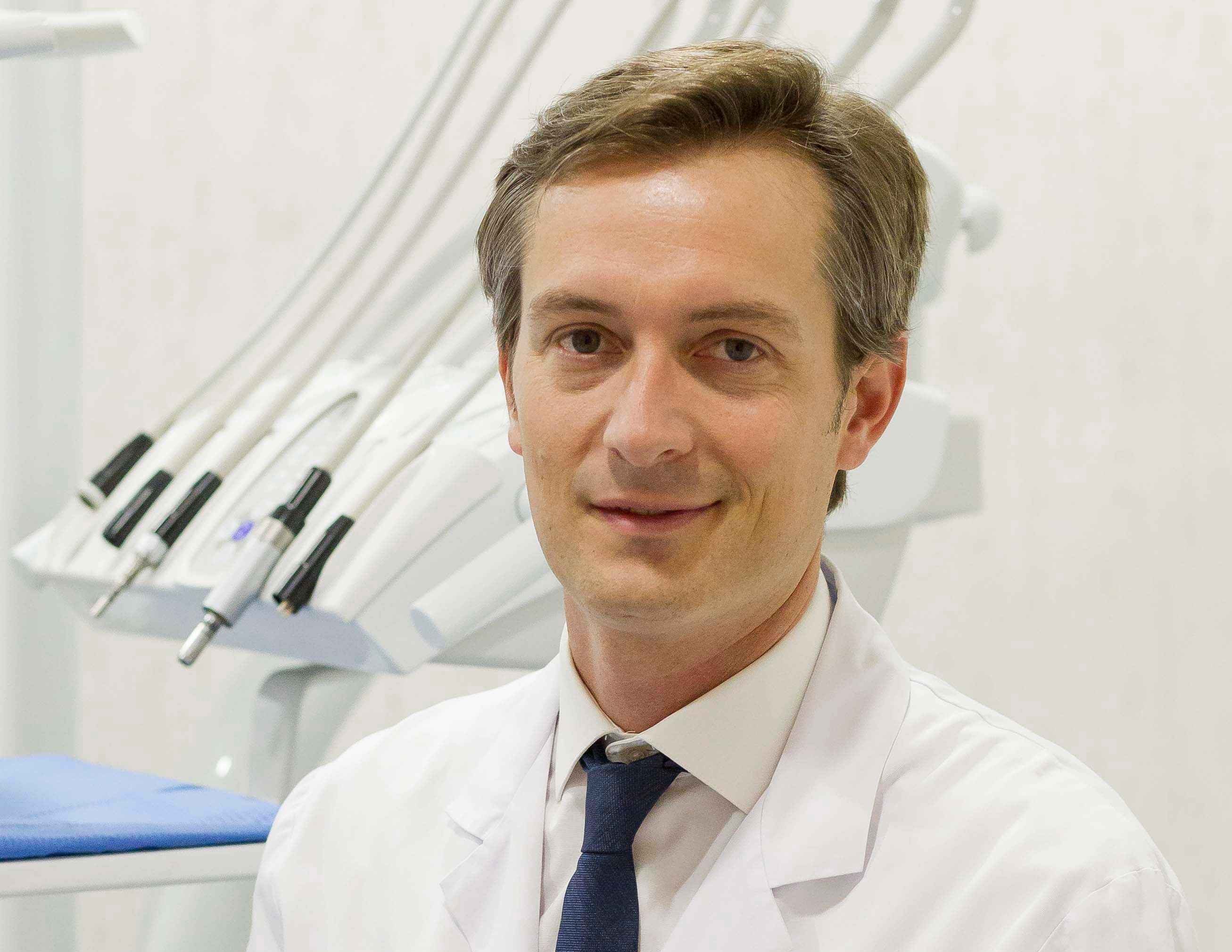 Dr. Antonio López Davis