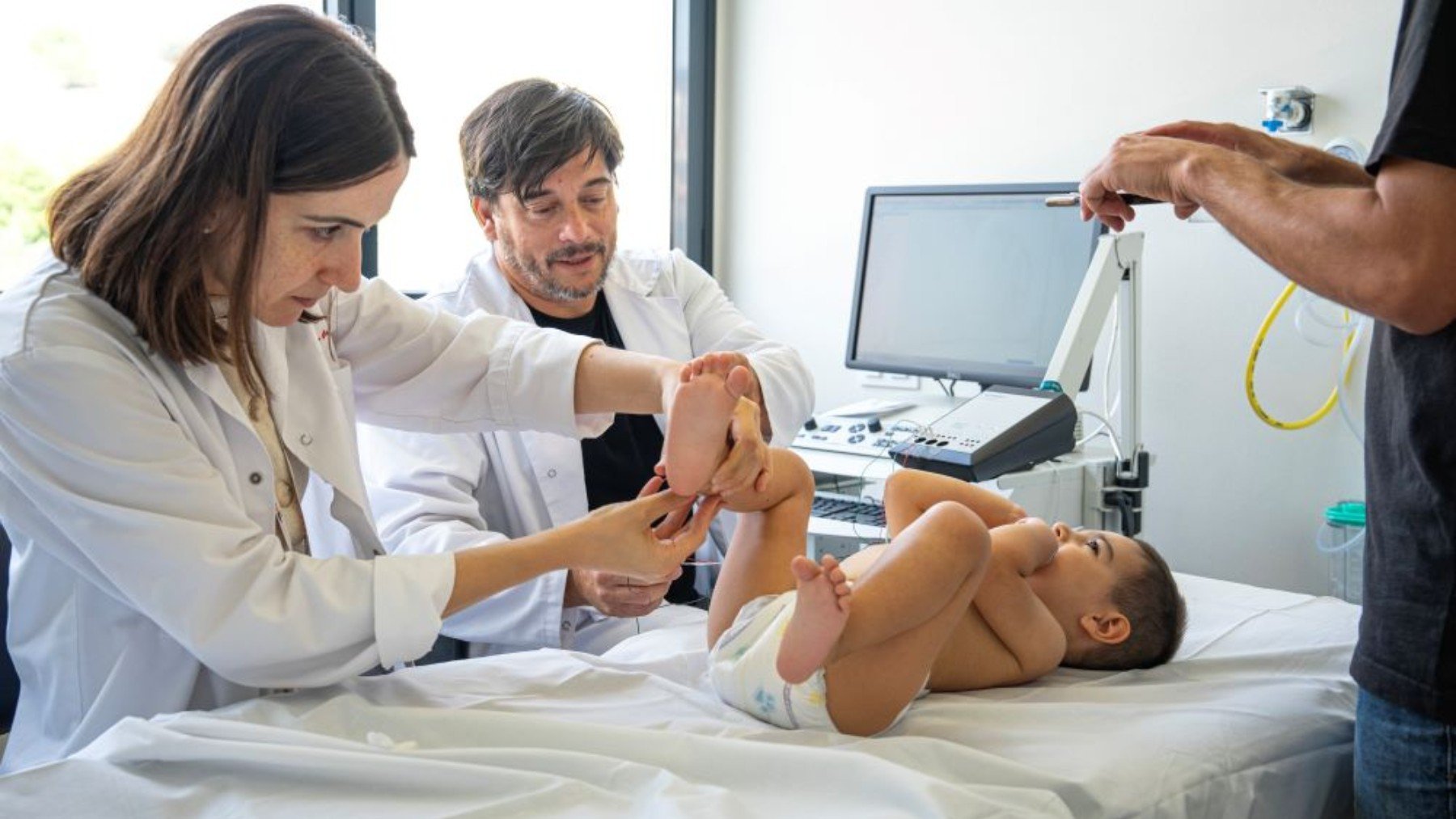 Dani, el primer menor tratado en España con terapia génica para una enfermedad ultrarrara