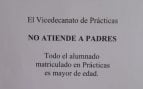 Cartel colgado por la Universidad de Granada.