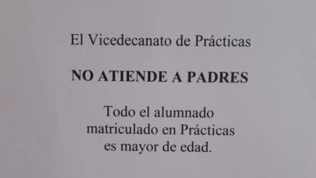 Cartel colgado por la Universidad de Granada.