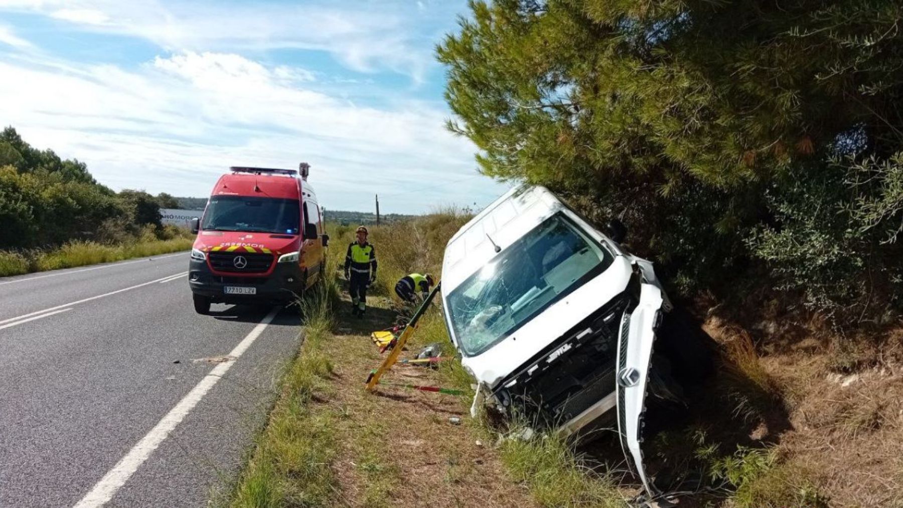 Dos heridos tras volcar una furgoneta en un accidente en la carretera que une Manacor y Sant Llorenç