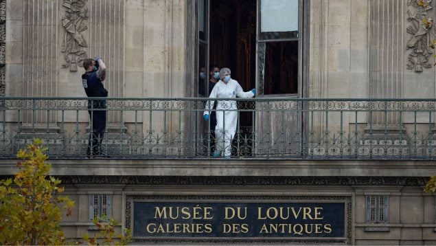Louvre joyas robo, directora, Laurence des Cars, dimisión Macron
