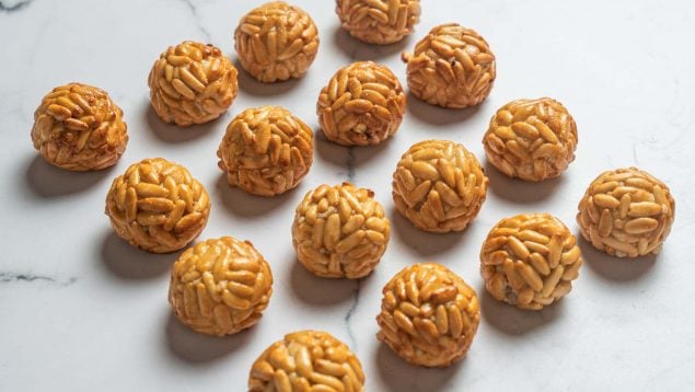 Ni huesos de santo ni castañas: éste es el dulce que solo podrás encontrar en Cataluña son los panellets