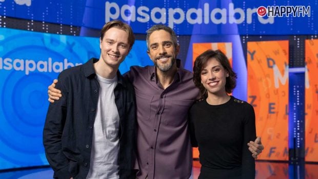 Manu Pascual, Roberto Leal y Rosa Rodríguez en el plató de 'Pasapalabra' (Atresmedia).