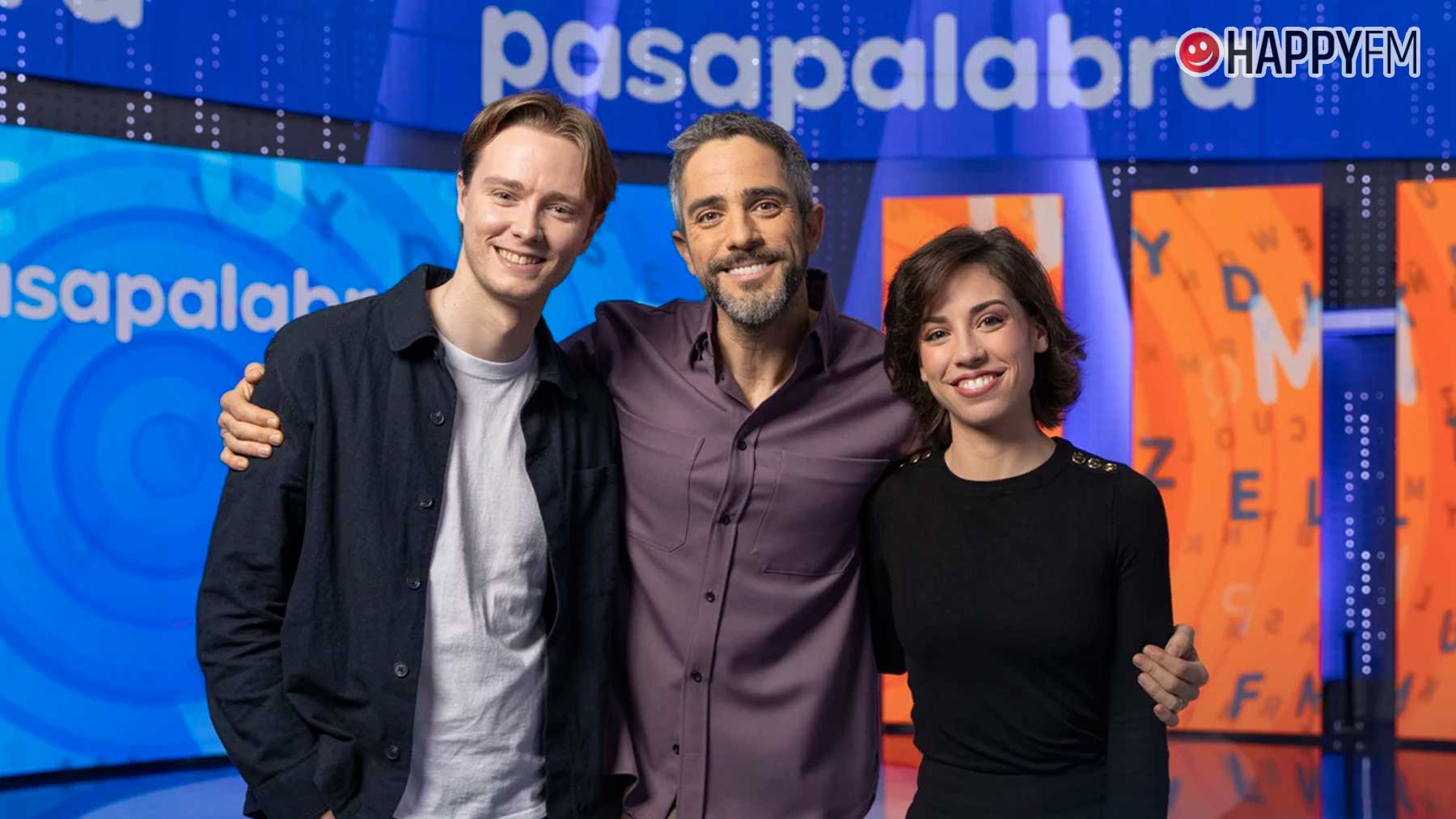 Manu Pascual, Roberto Leal y Rosa Rodríguez en el plató de ‘Pasapalabra’ (Atresmedia).