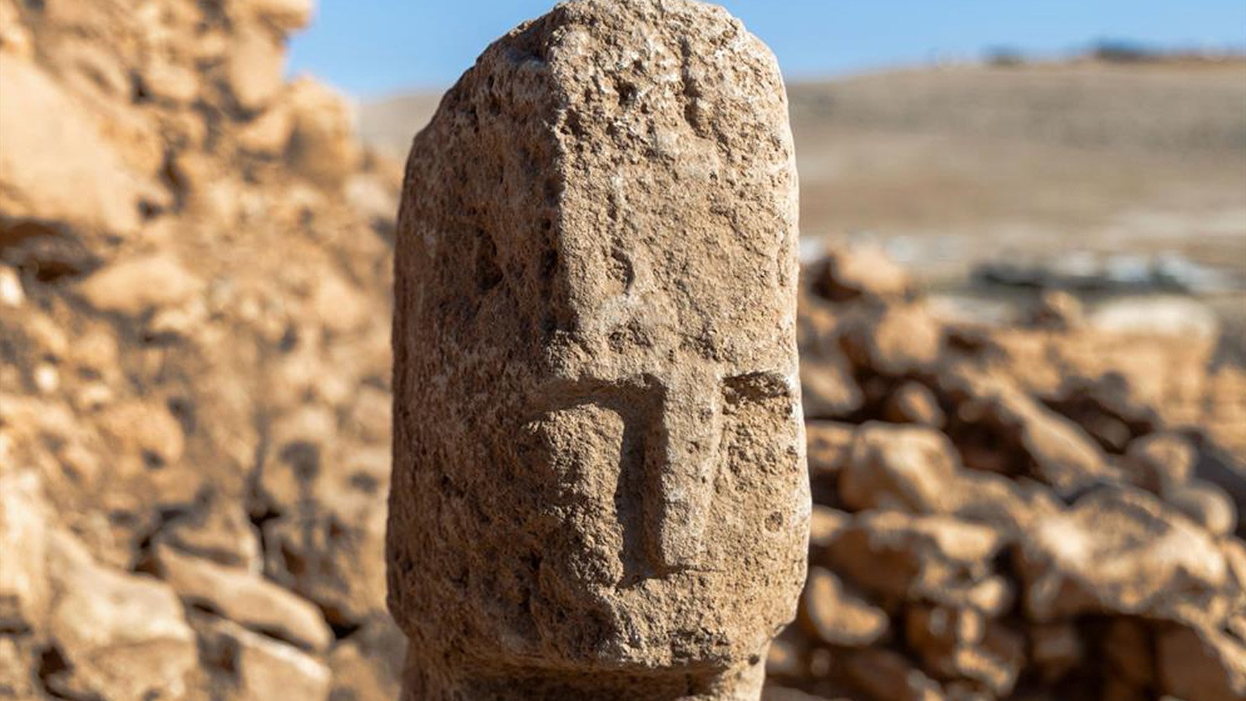 El rostro sobre el pilar en forma de T hallado en Turquía. Foto: Ministerio de Cultura y Turismo de Turquía.