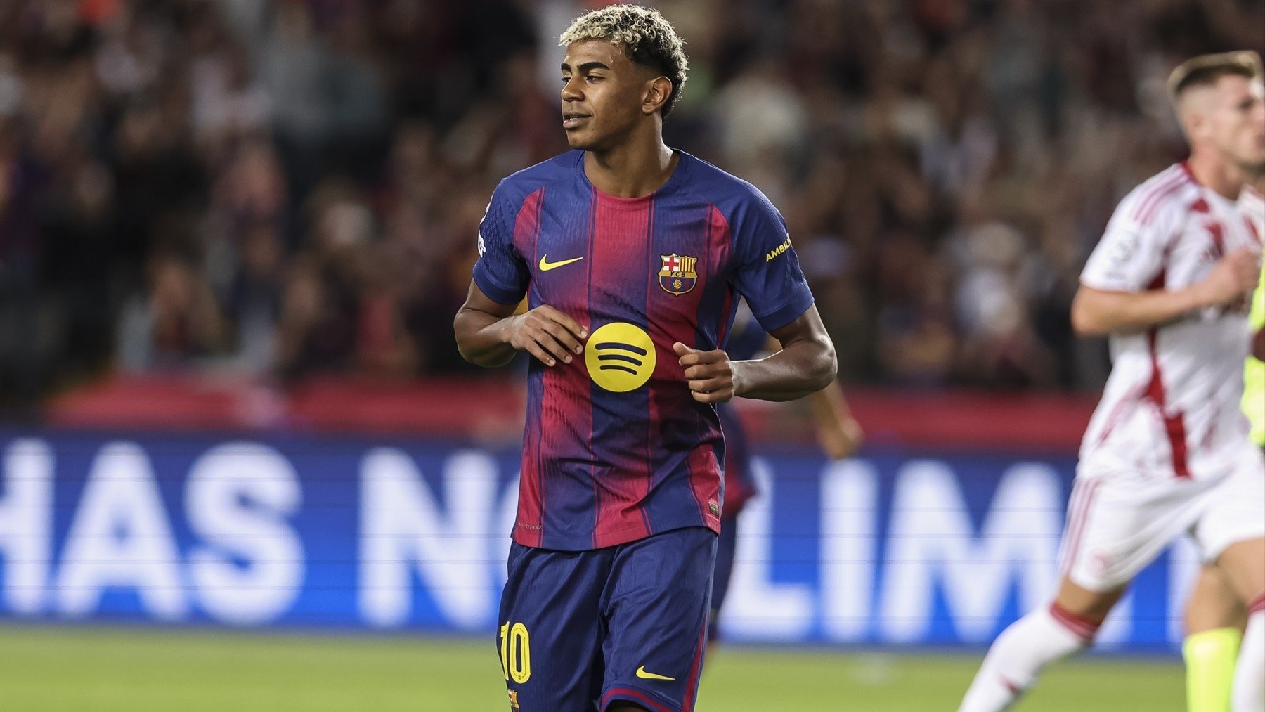 Lamine Yamal, en un partido con el FC Barcelona. (Europa Press)