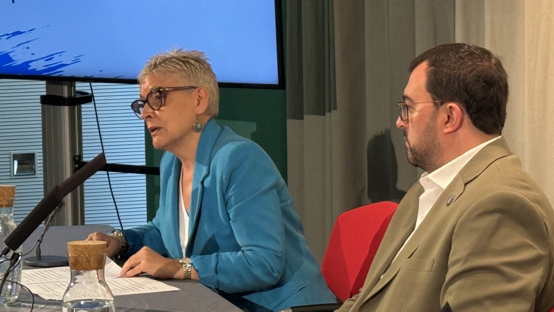 Concepción Saavedra y Adrián Barbón. (EP)