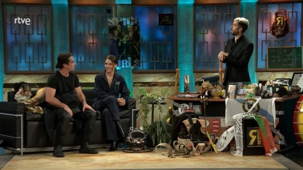 Edu O'Kean, Bárbara Lennie y David Broncano en La Revuelta. (RTVE)