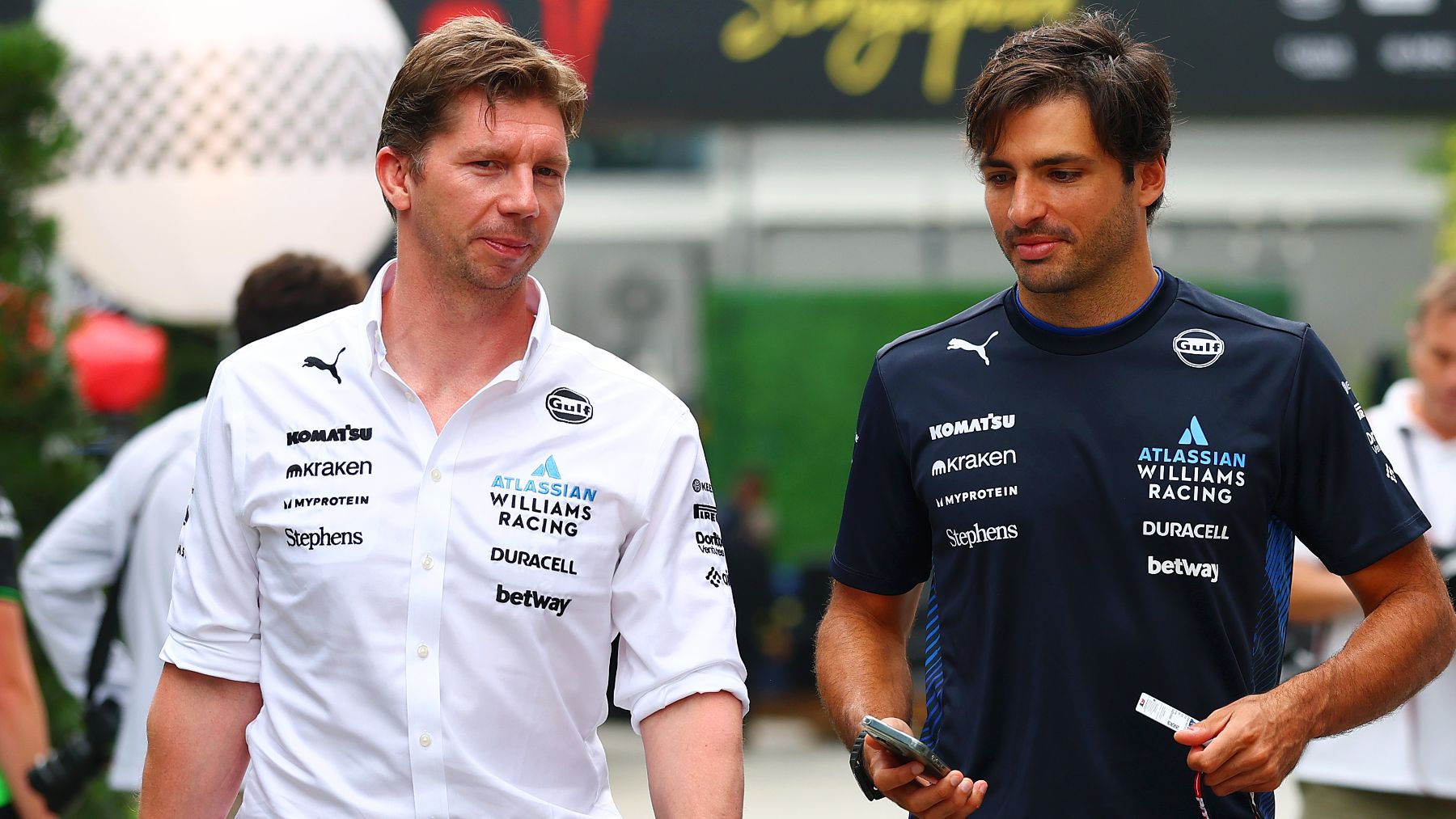 James Vowles, jefe de Williams, y Carlos Sainz. (Getty)