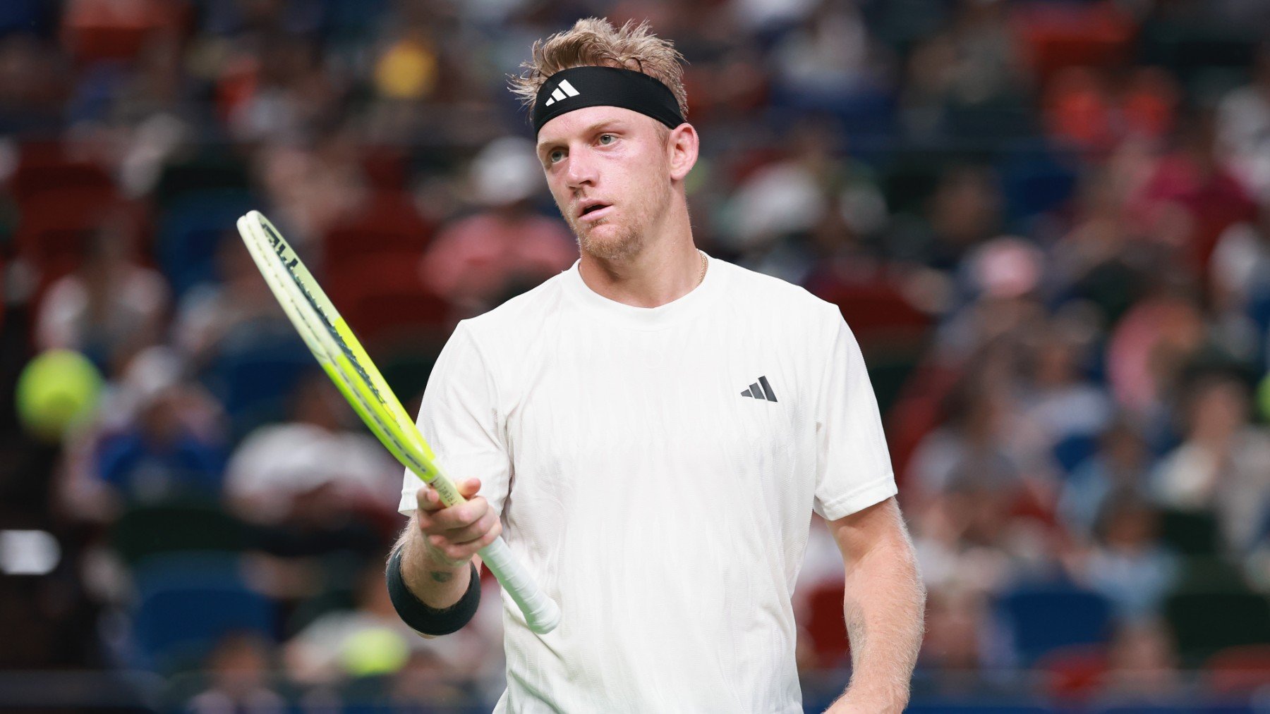 Davidovich se lamenta tras perder un partido en Shanghái. (Getty)