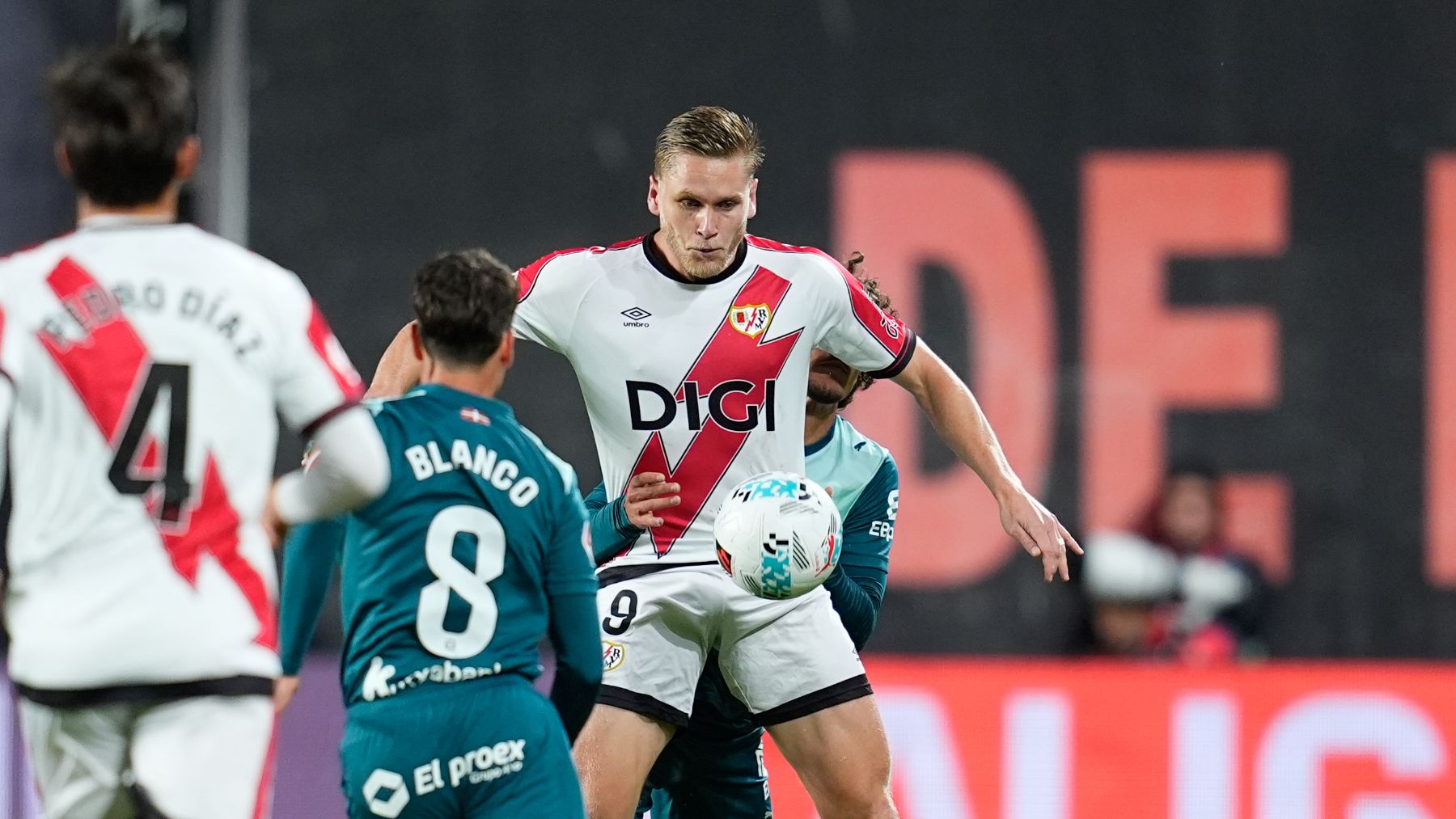 Alemao, en el partido ante el Alavés. (EP)