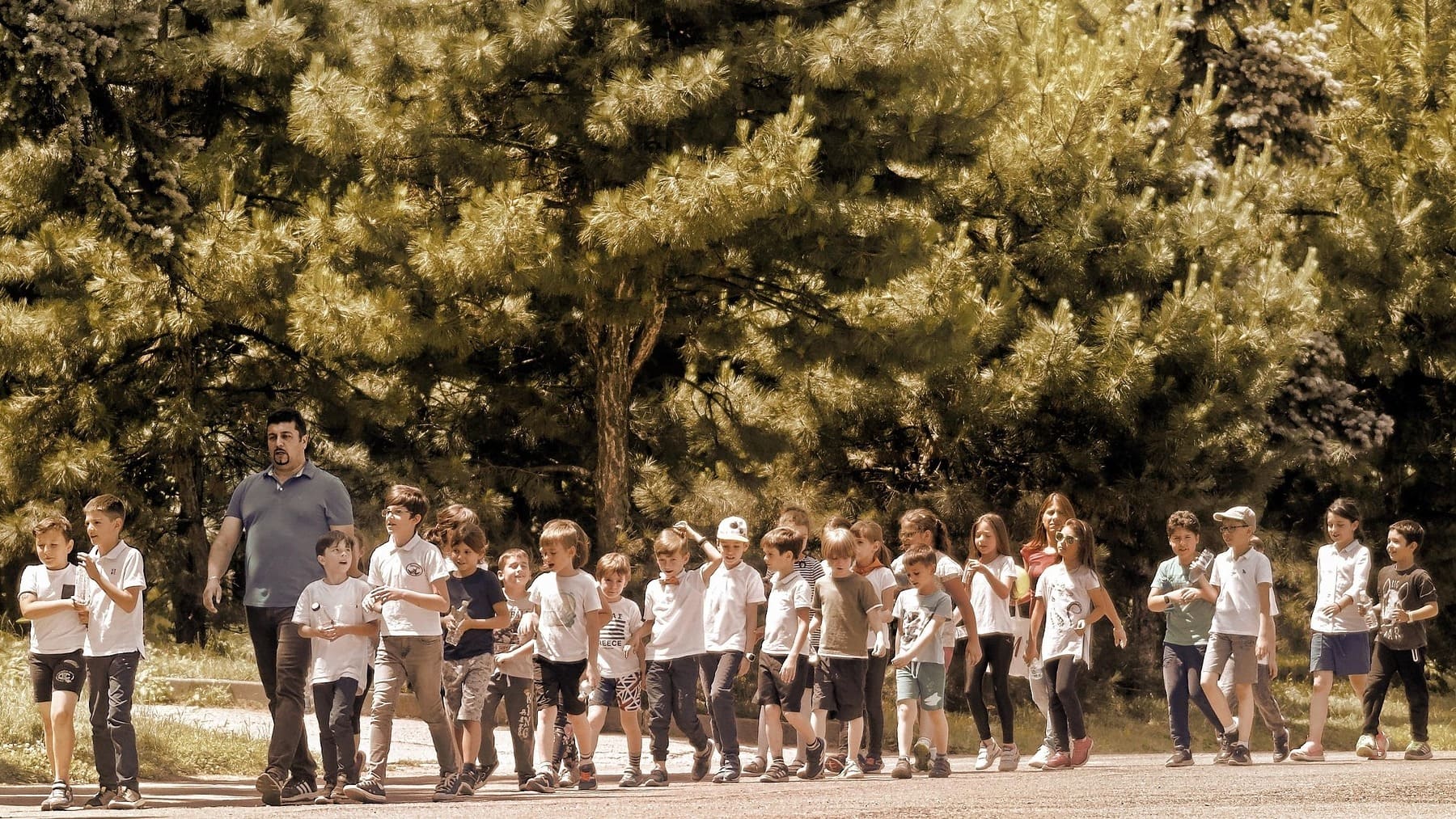 Profesor con sus alumnos.