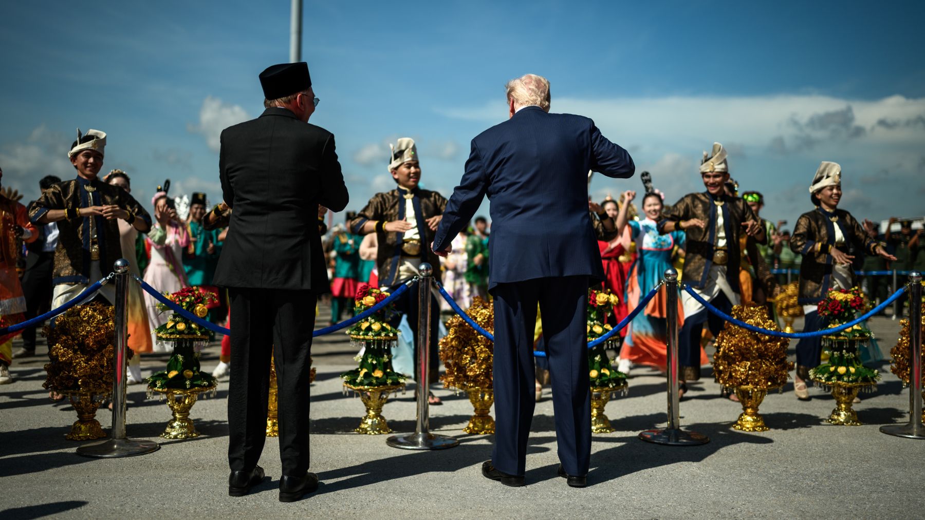 Trump bailando nada más llegar a Malasia. (Casa Blanca)
